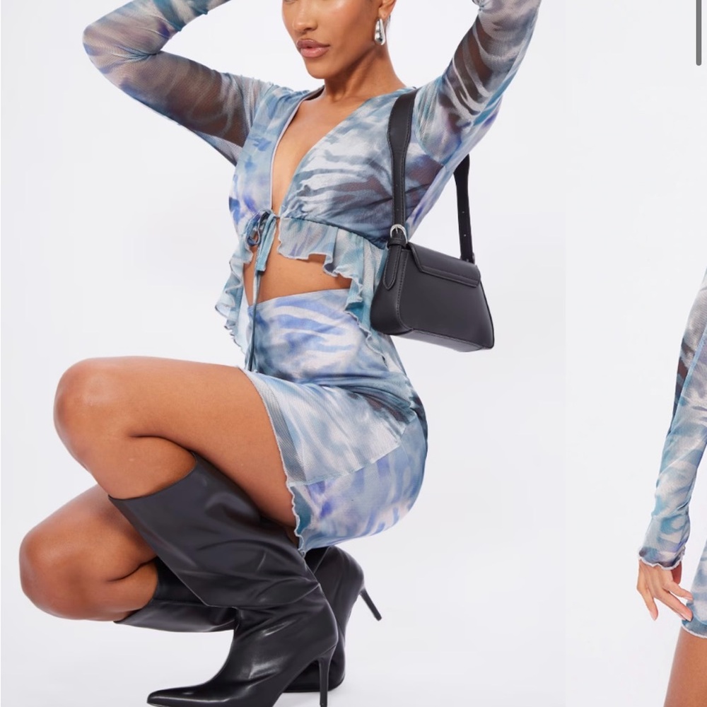 PrettyLittleThing - BLUE GREY ABSTRACT PRINTED MESH CUT OUT TIE BODYCON DRESS